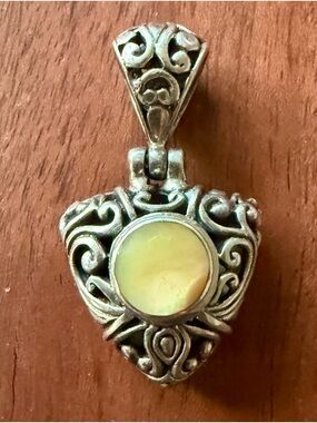 VTG Relios 925 Sterling Silver Southwestern Mother of Pearl Cabochon Pendant 10g